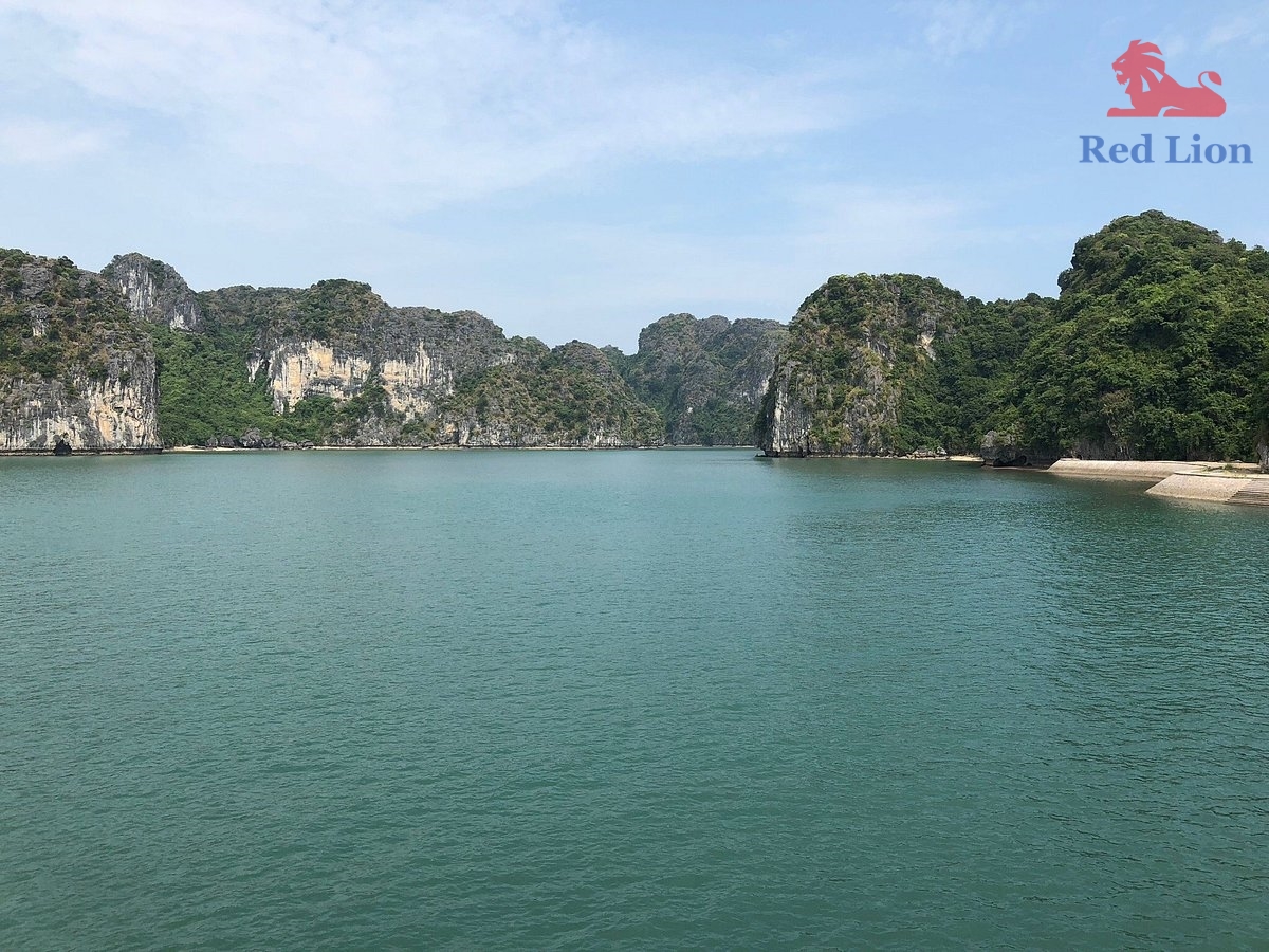 travel-ha-long-bay-travel-to-ha-long-bay-vietnam-red-lion-001-20240530-223923la-spettacolare-halong