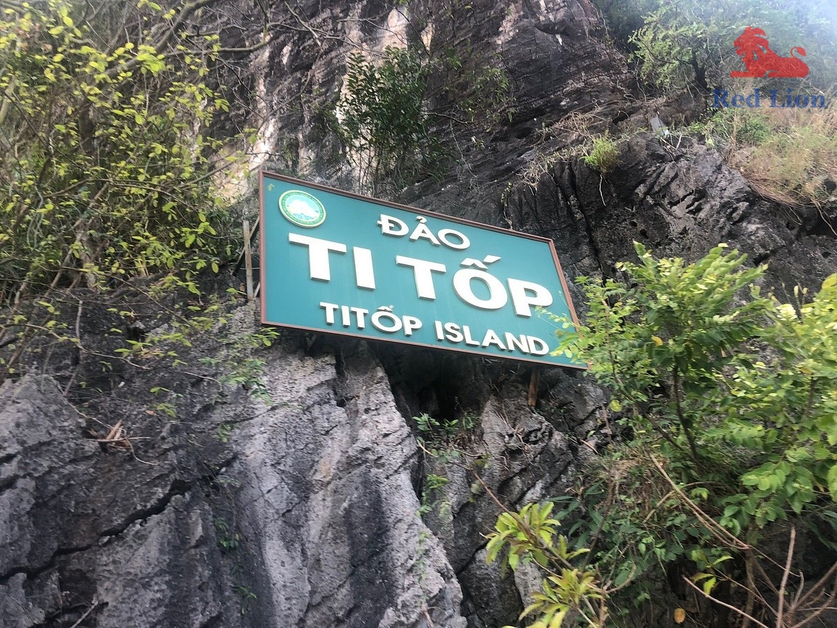 travel-ha-long-bay-travel-to-ha-long-bay-vietnam-red-lion-001-20240530-223923no-words