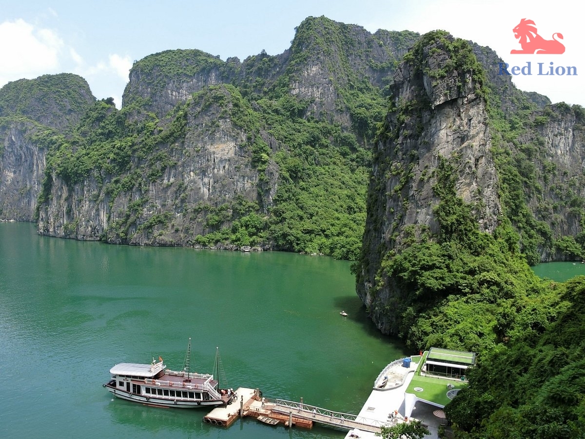 travel-ha-long-bay-travel-to-ha-long-bay-vietnam-titop-island-red-lion-001-20240530-224501nice-view-of-halong-bay (1)