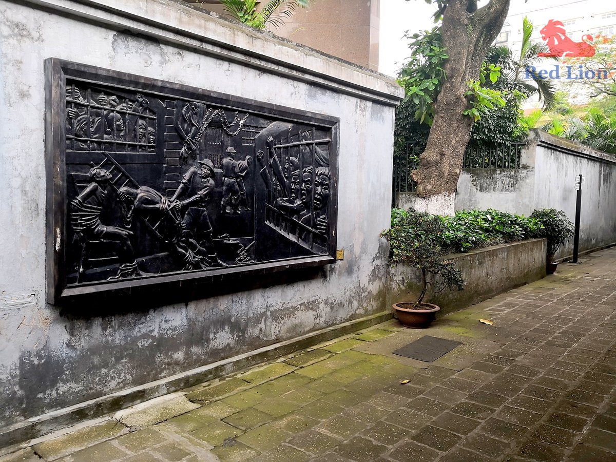 travel-ha-noi-travel-to-ha-noi-vietnam-hoa-lo-prison-red-lion-009-20240530-225802