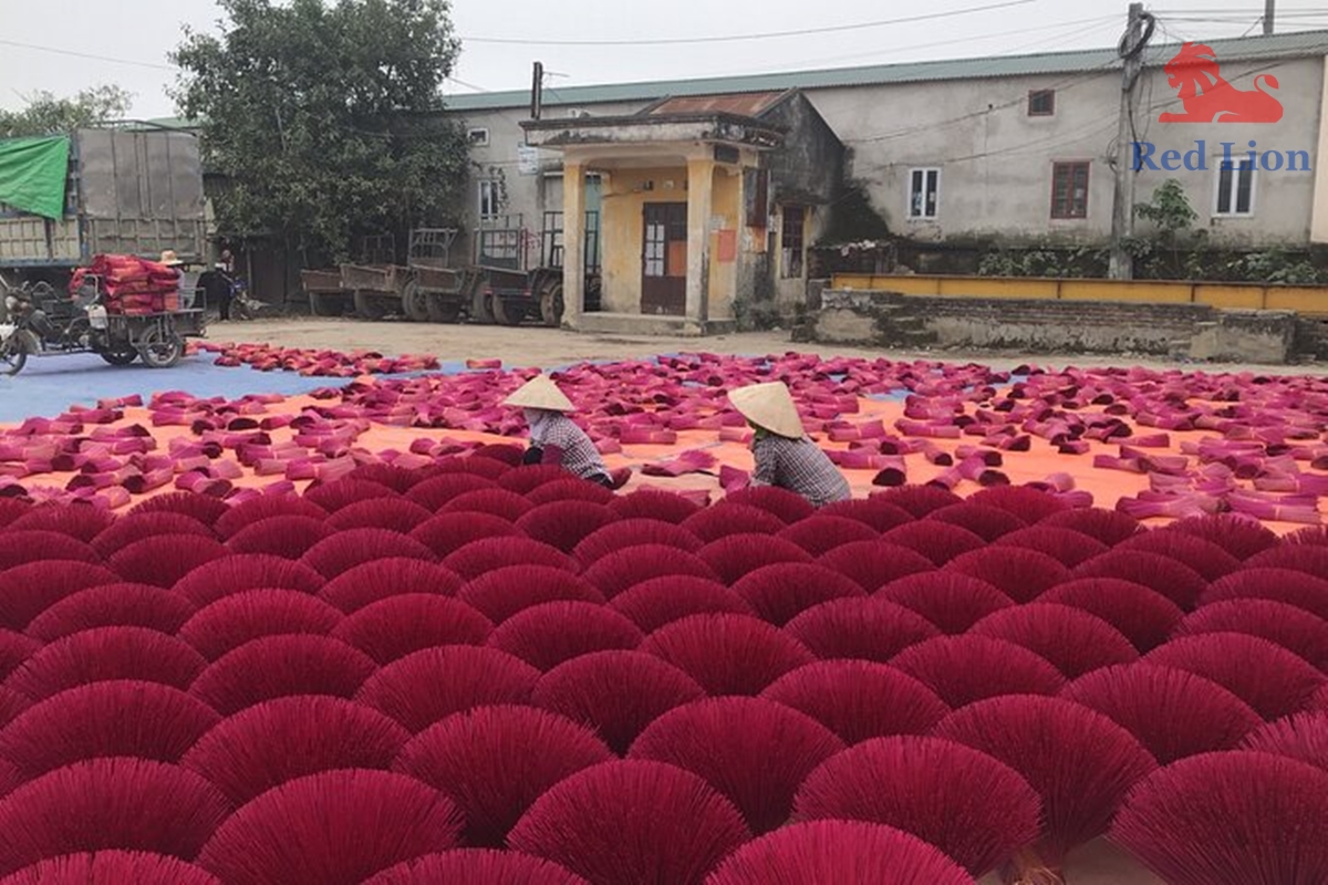 travel-ha-noi-travel-to-ha-noi-vietnam-quang-phu-cau-village-red-lion-002-20240530-225548