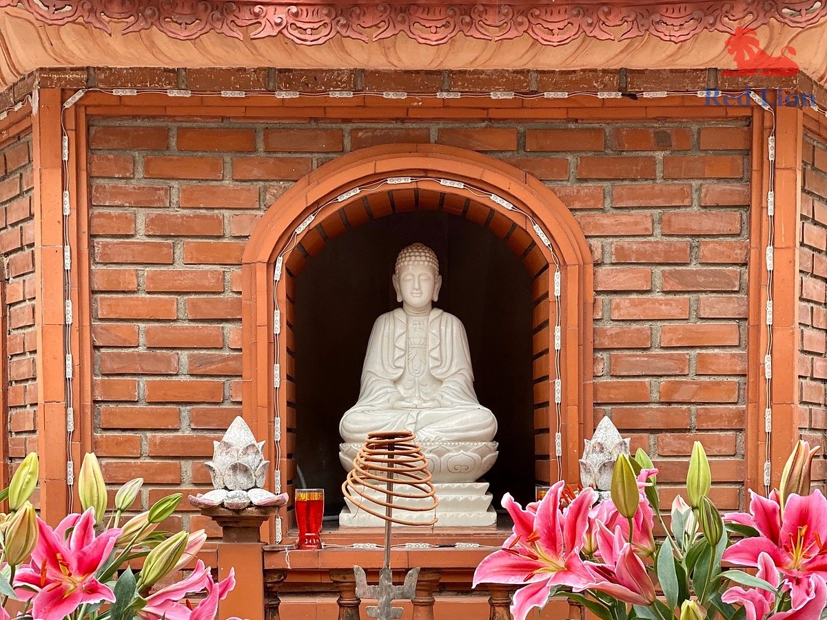 travel-ha-noi-travel-to-ha-noi-vietnam-tran-quoc-pagoda-red-lion-018-20240530-225013
